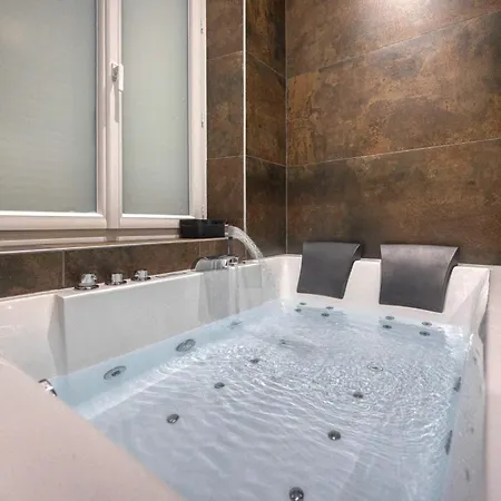 L'ame Etoilee - Avec Balneo & Sauna Apartment